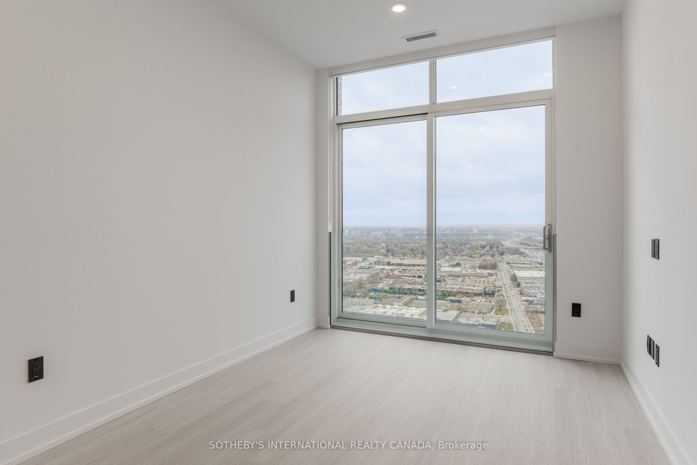 Additional image 6 of 505-31 York Garden Way, Toronto, ON, M6A 2V1