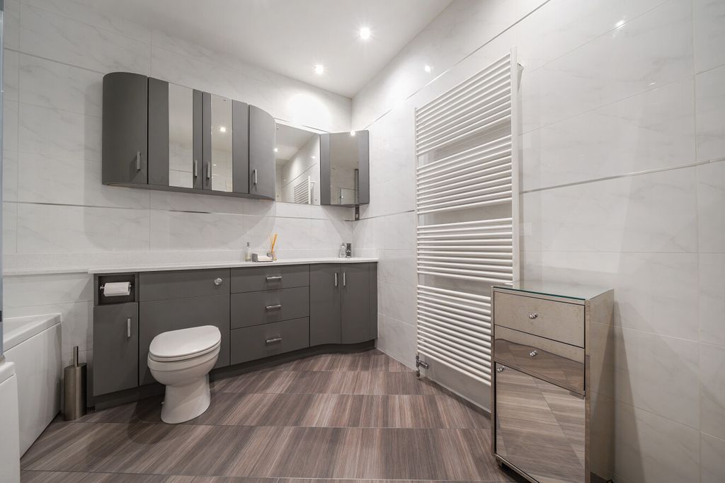 Additional image 15 of 2 bed flat for saleKemnal Road, Chislehurst BR7