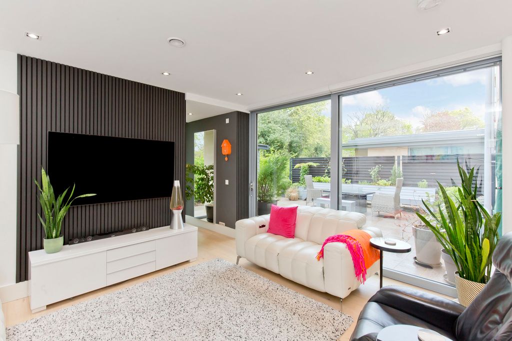 Additional image 10 of 3 bed flat for saleDonaldson Crescent, Wester Coates, Edinburgh EH12