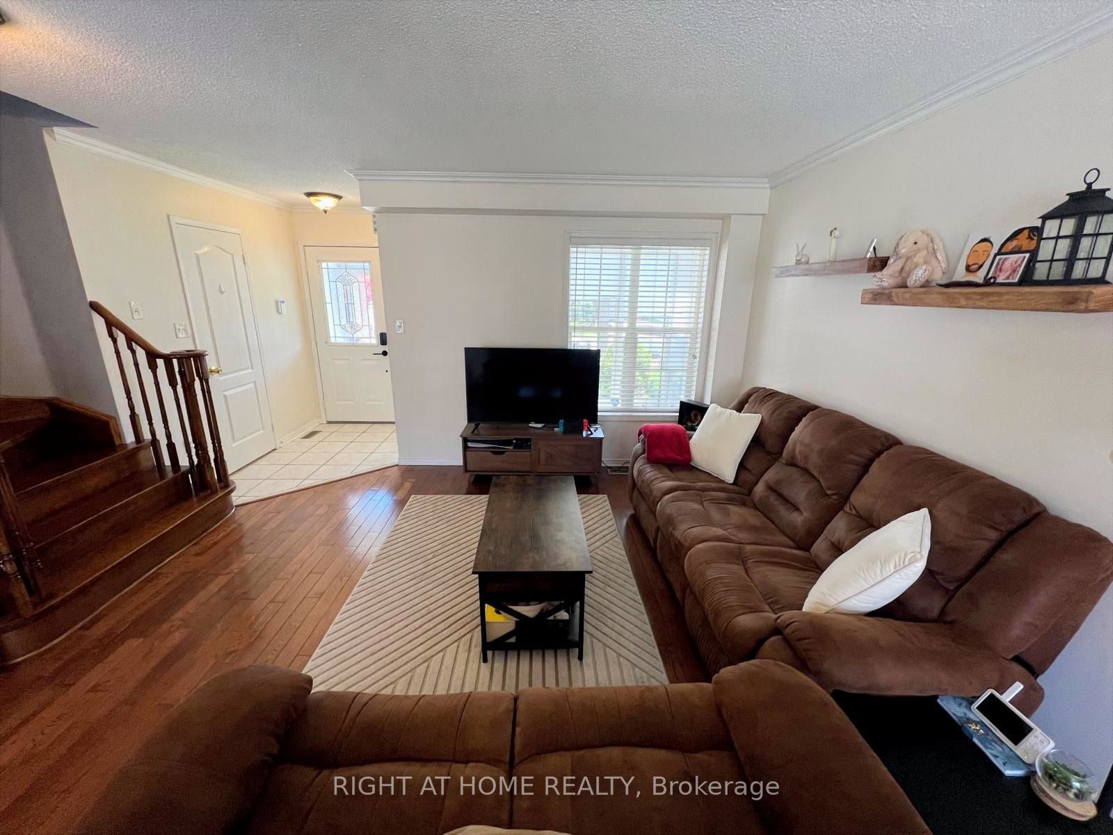 10 Charleswood Circle, Brampton, ON, L7A 1Z1 photo 3