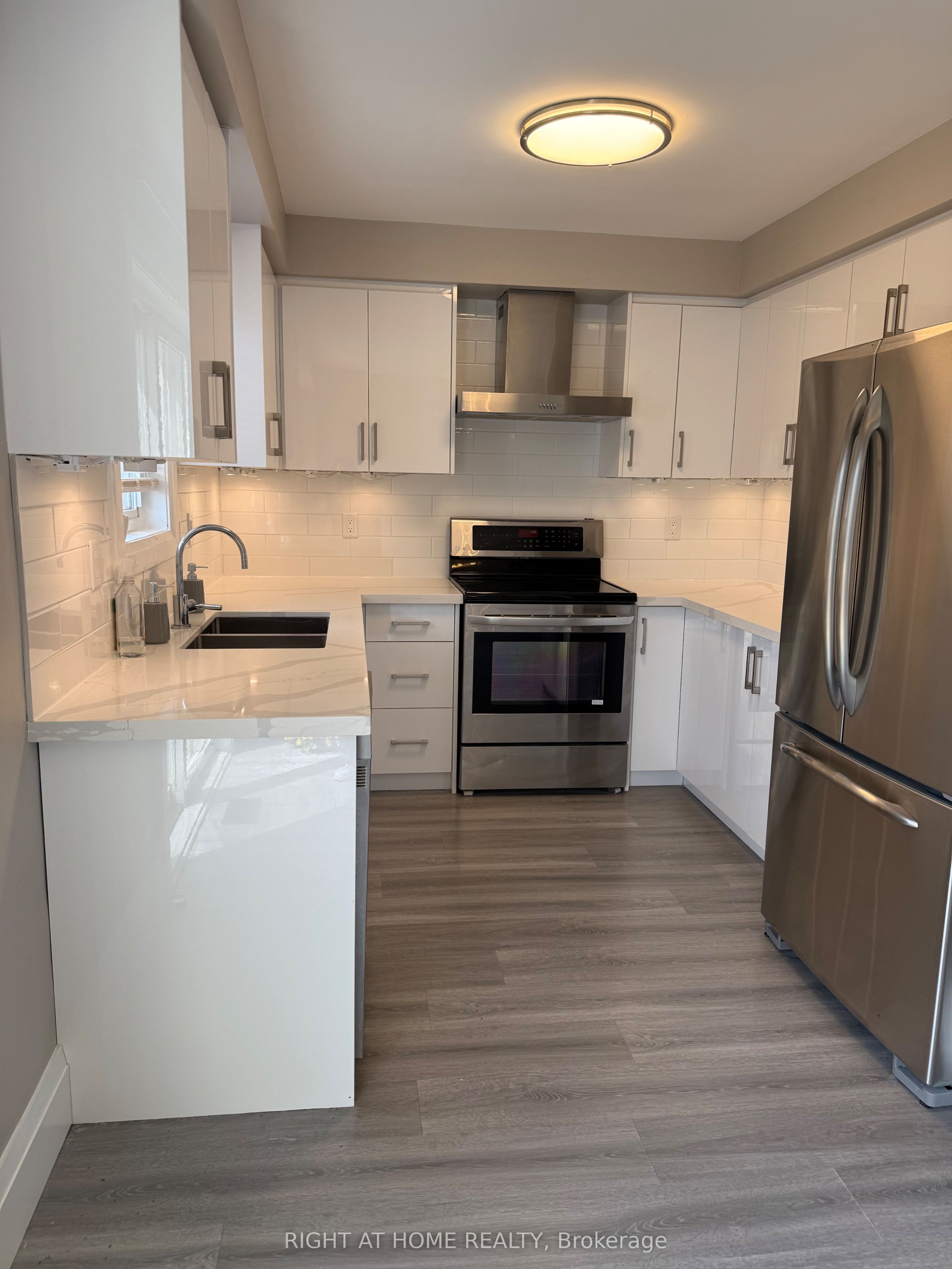 32 Toscana Drive, Whitby, ON, L1R 3N6 photo 3