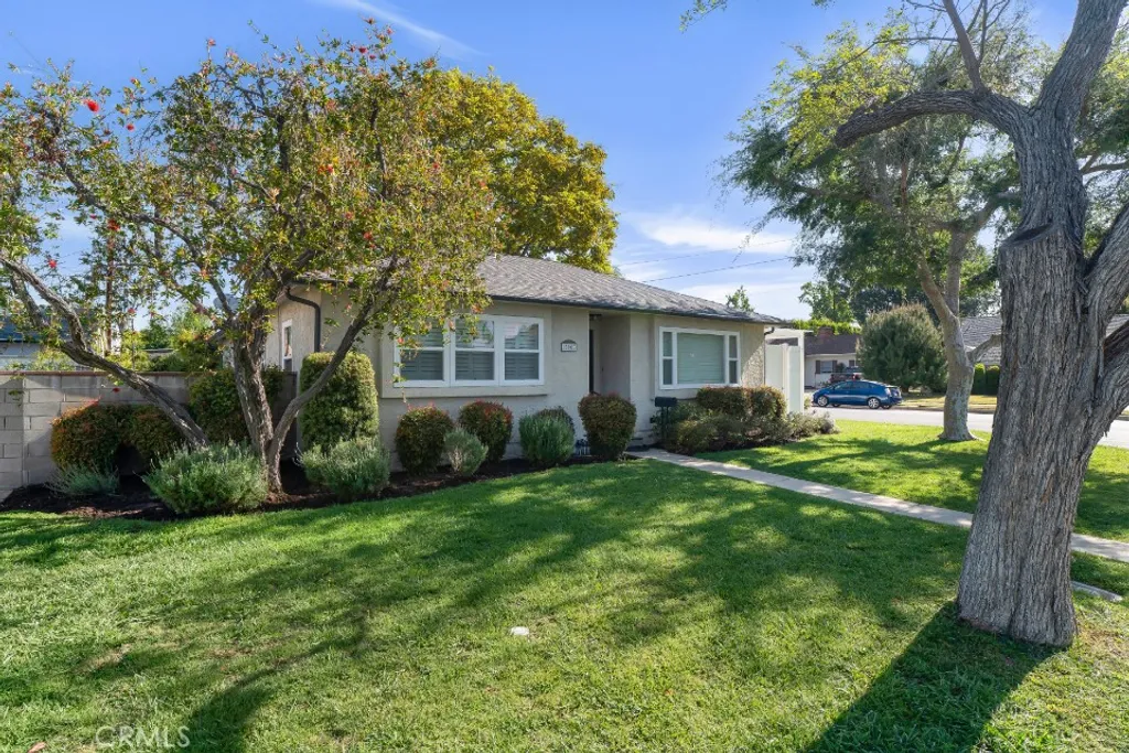 13903 Hesby Street, Sherman Oaks, CA 91423 photo 2