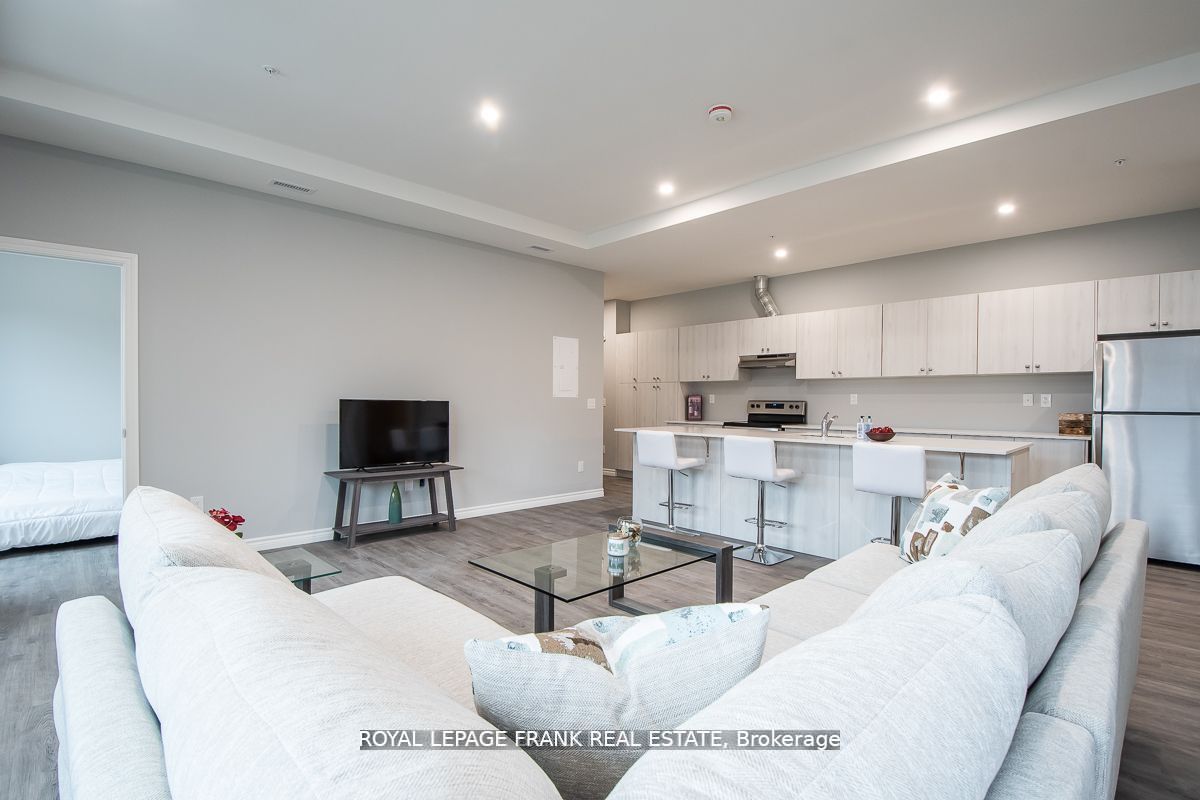 E2-513 Dundas Street E, Whitby, ON, L1N 0N4 photo 3