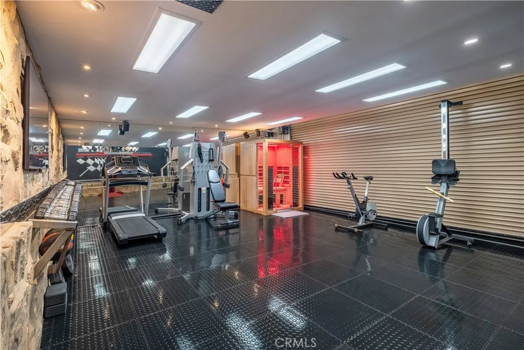 Additional image 135 of 1029 E Acacia Ave, El Segundo, CA 90245