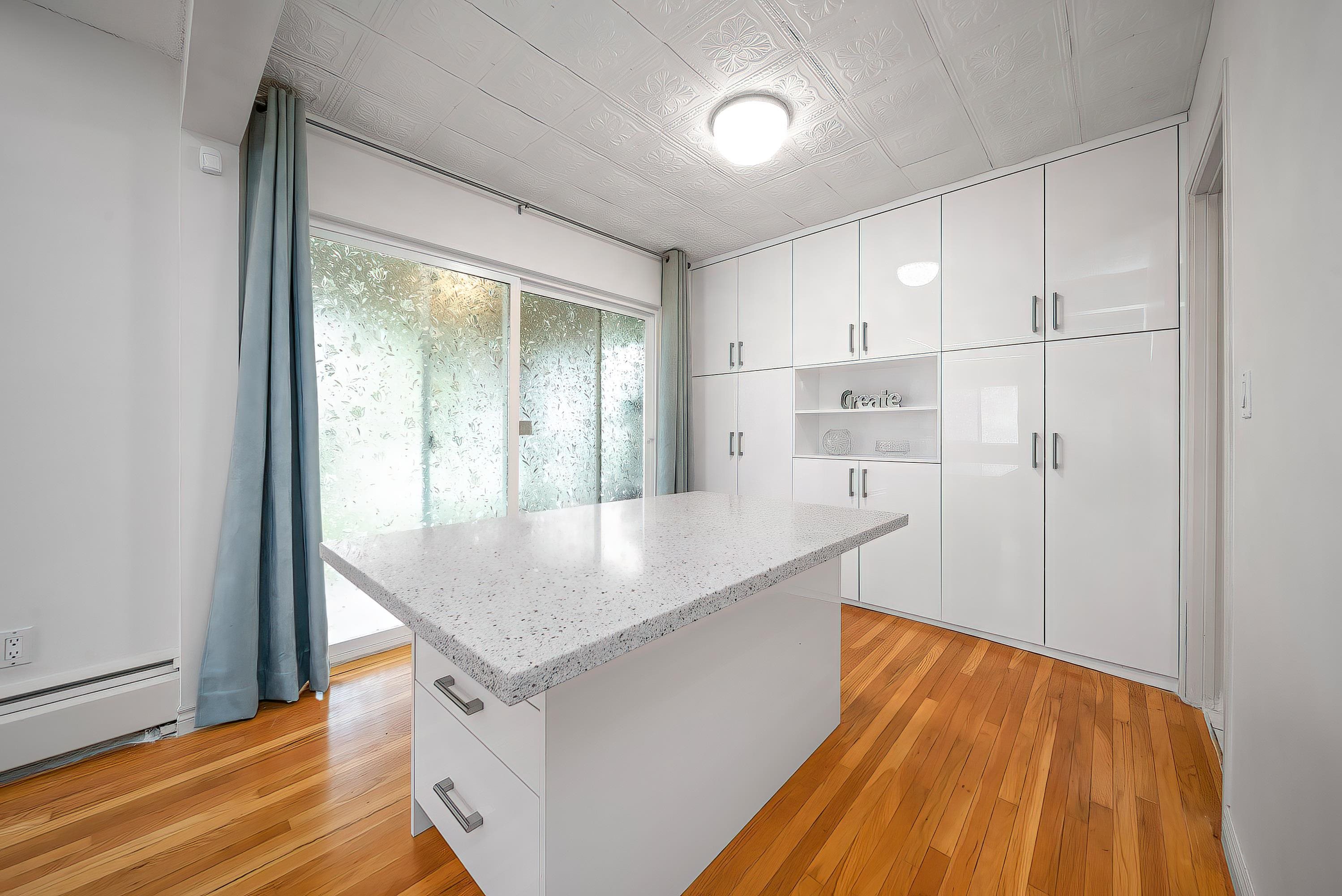 750 Westview Crescent, Vancouver, BC, V7N 3X8