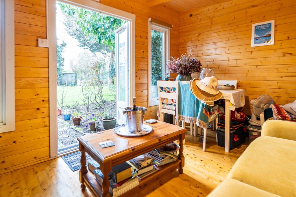 Additional image 8 of 2 bed maisonette for saleMaypole Road, Taplow, Buckinghamshire SL6