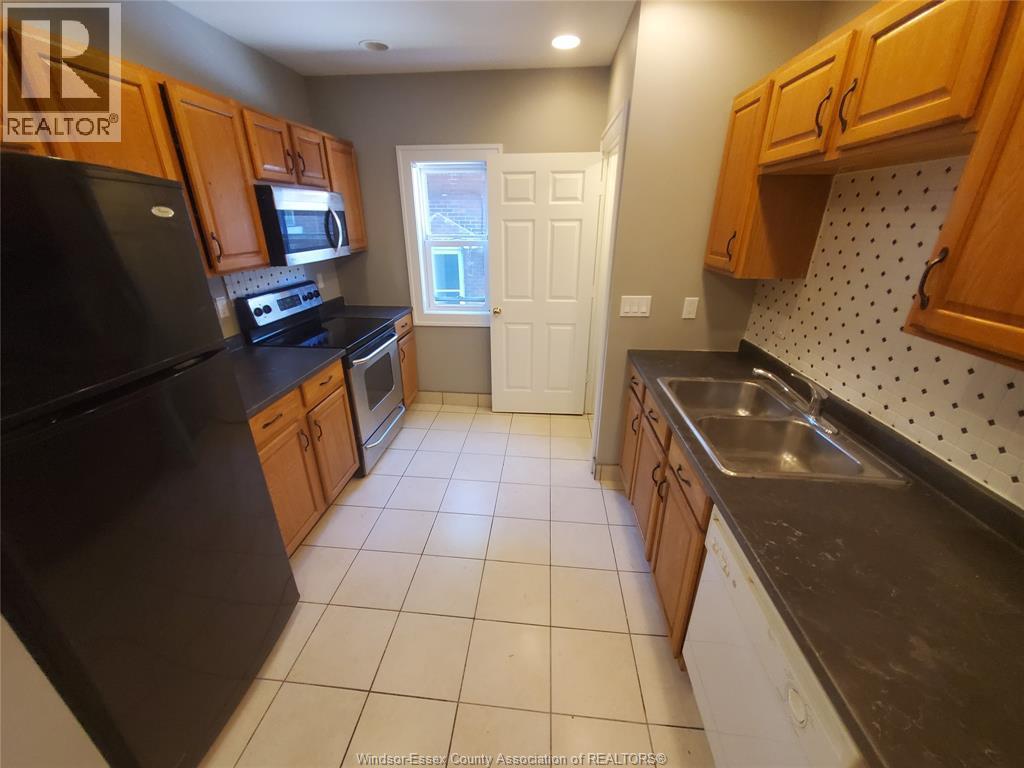 U2-679 Piche , Windsor, ON, N9C3E4