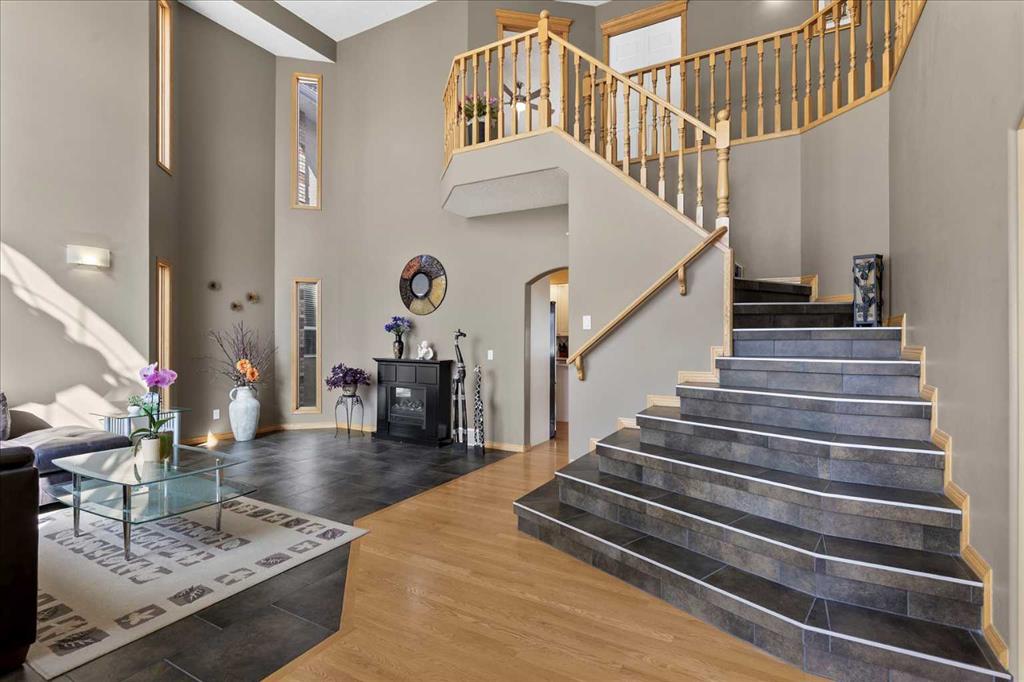 Additional image 3 of 123 Schiller Crescent NW, Calgary, AB, T3L 1W9