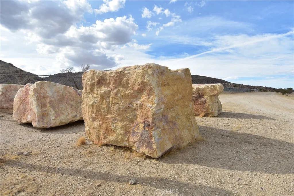 Additional image 45 of 61464 Calle Los Amigos St, Joshua Tree, CA 92252