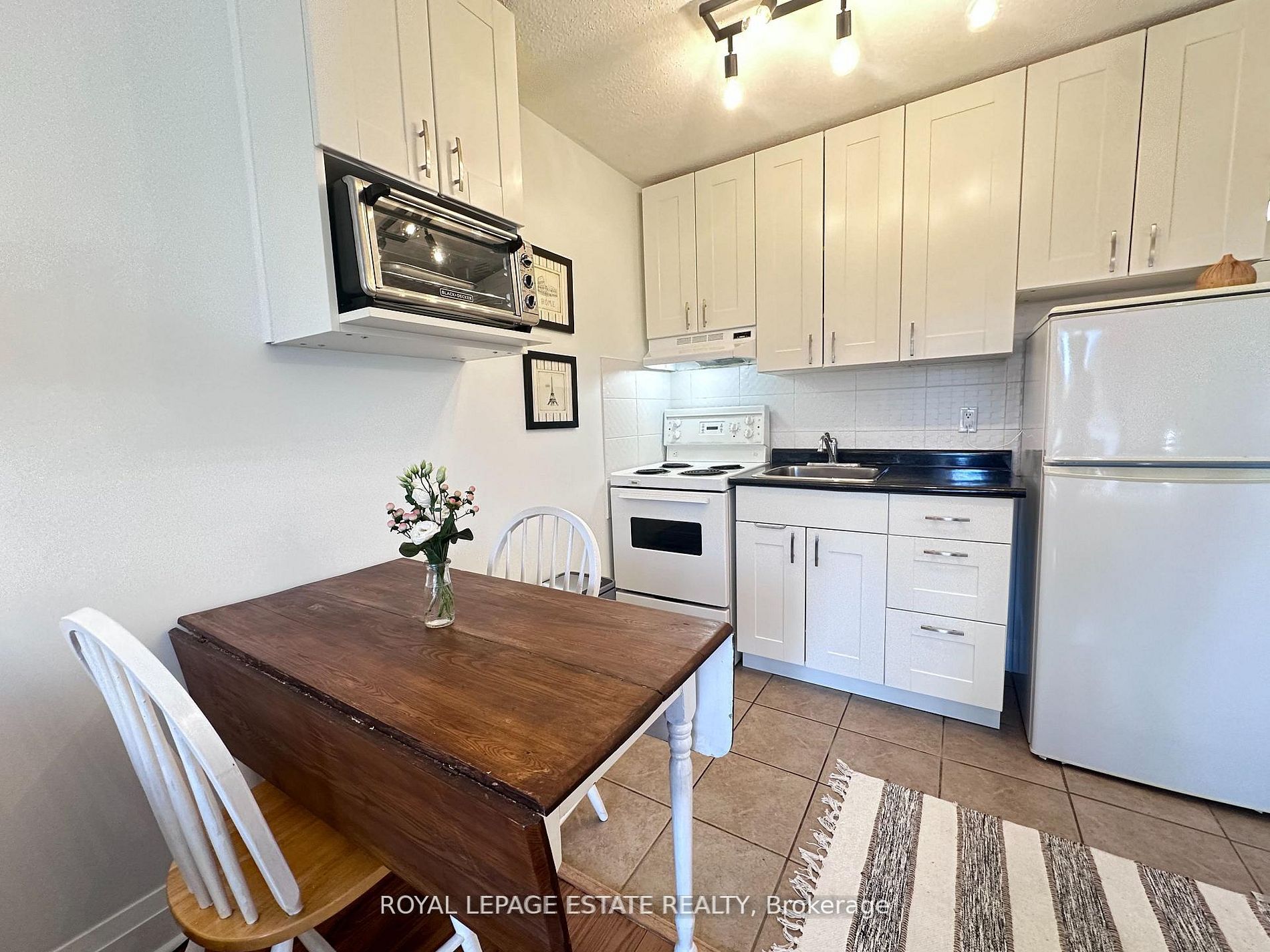 Additional image 4 of 309-123 Woodbine Avenue, Toronto, ON, M4L 3V8