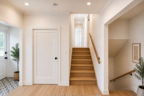 Additional image 8 of Main Level-73 Ravensbourne Crescent, Toronto, ON, M9A 2B1