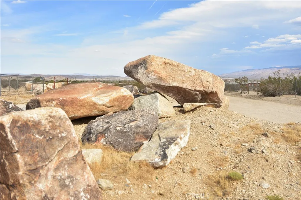 Additional image 21 of 61464 Calle Los Amigos St, Joshua Tree, CA 92252