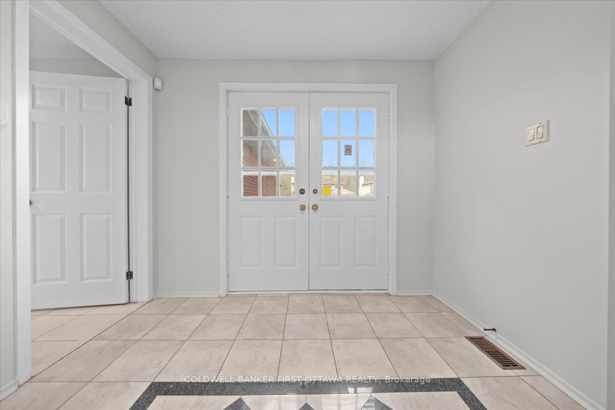 Additional image 3 of 1841 Thistleleaf Crescent, Ottawa, ON, K1C 5W8