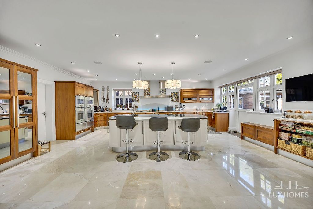 Additional image 5 of 7 bed detached house for saleParkstone Avenue, Emerson Park RM11