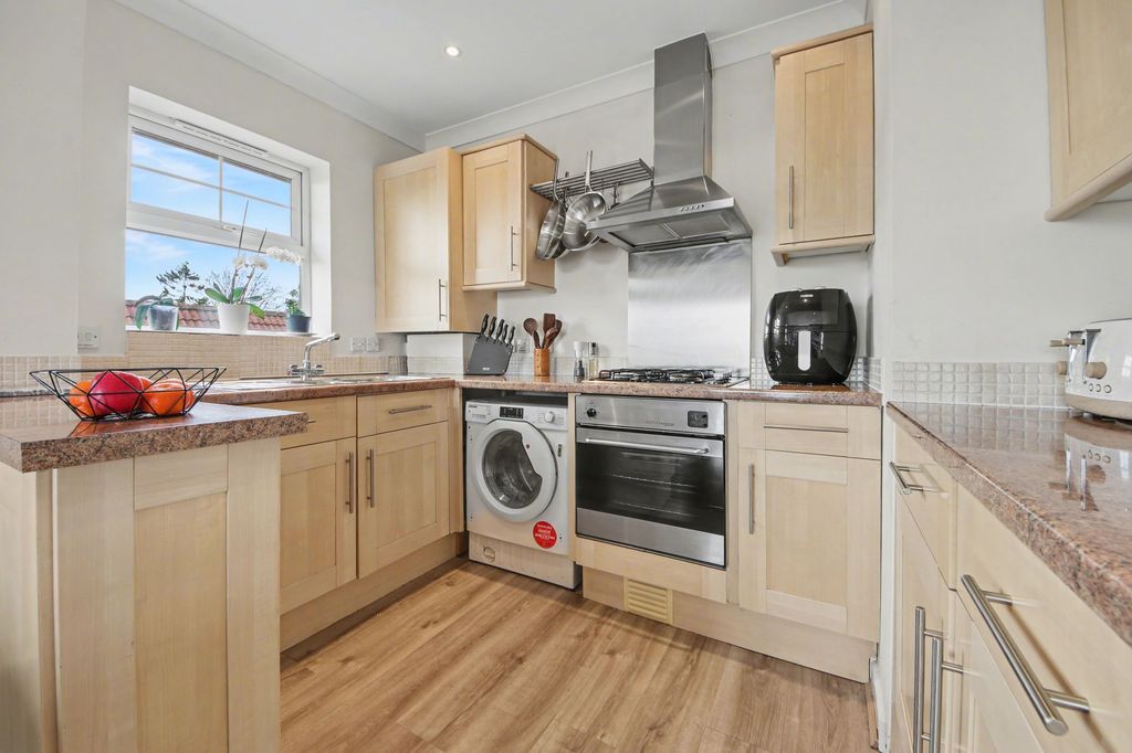 Additional image 4 of 2 bed flat for sale49 Cobden Avenue, Bitterne Park SO18