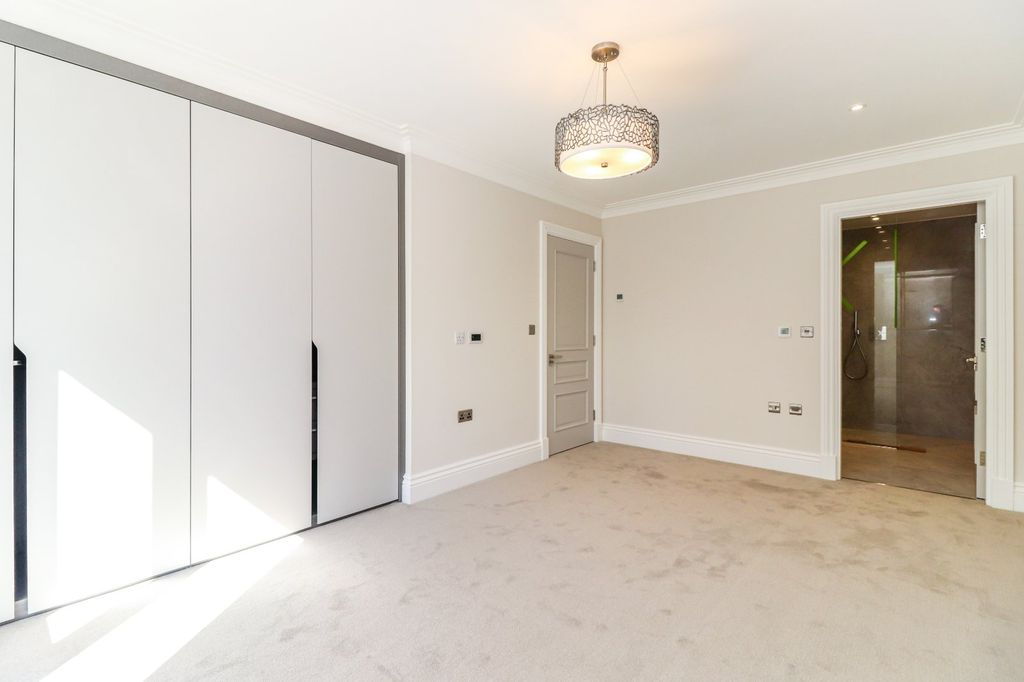 Additional image 13 of 3 bed flat for saleGregories Road, Beaconsfield HP9
