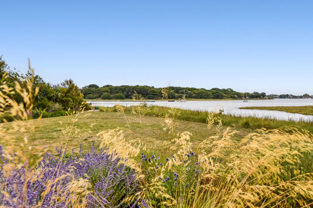 4 bed property for saleSmugglers Lane, Bosham, Chichester PO18