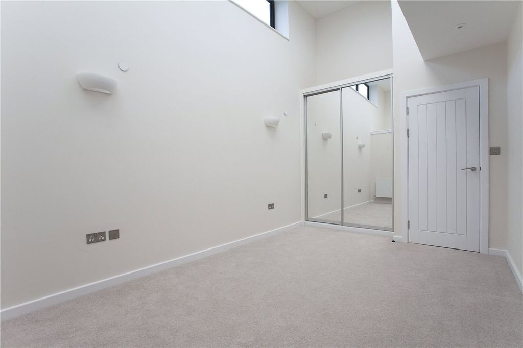 Additional image 3 of 2 bed flat for saleReynolds Court, Baring Road, Beaconsfield HP9