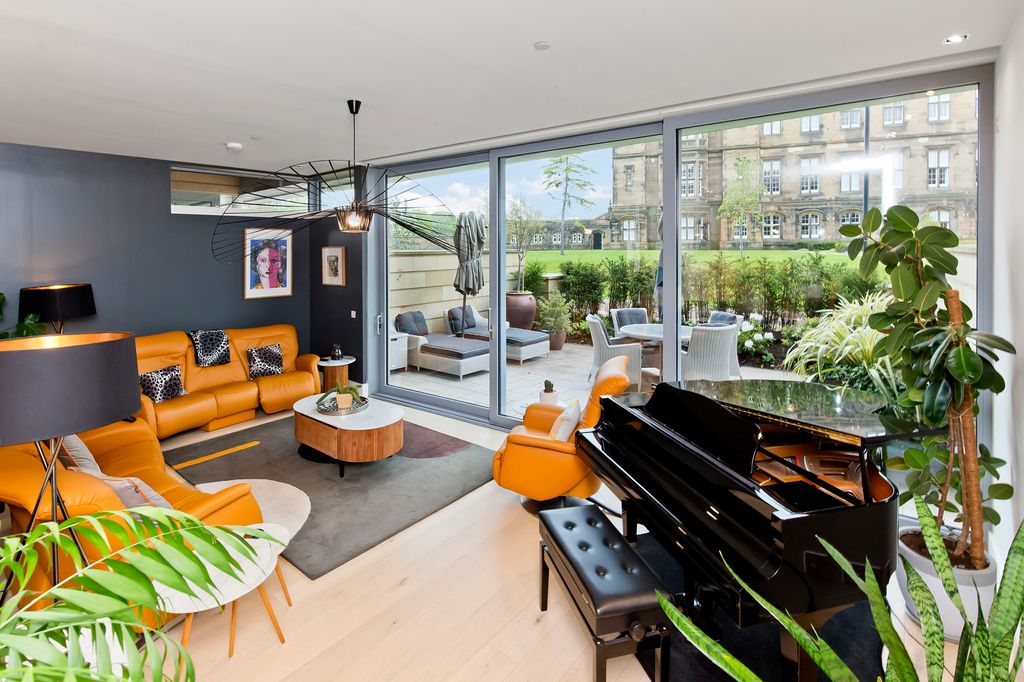 Additional image 2 of 3 bed flat for saleDonaldson Crescent, Wester Coates, Edinburgh EH12