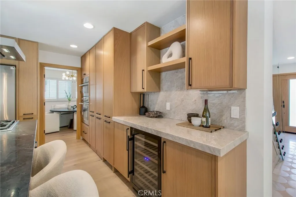 Additional image 60 of 305 Robinhood Ln, Costa Mesa, CA 92627