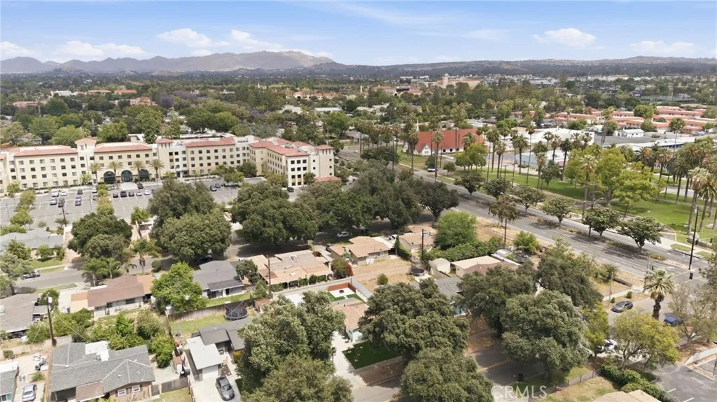 3833 Overland St, Riverside, CA 92503
