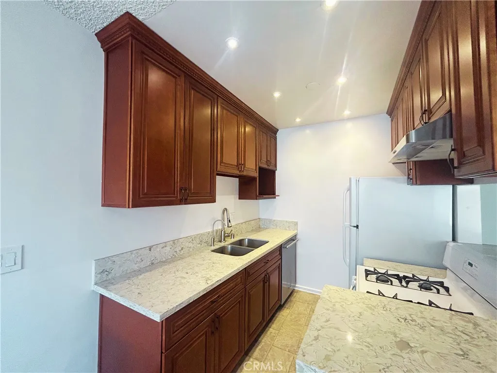 Additional image 19 of 1522 S Centinela Ave Unit 204, Los Angeles, CA 90025