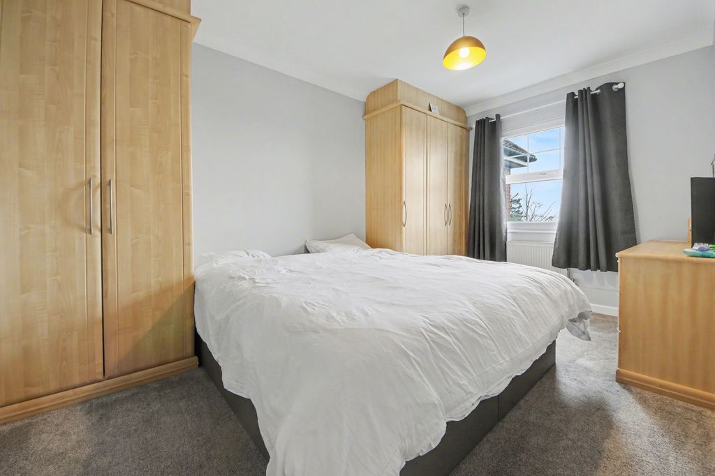 Additional image 2 of 2 bed flat for sale49 Cobden Avenue, Bitterne Park SO18