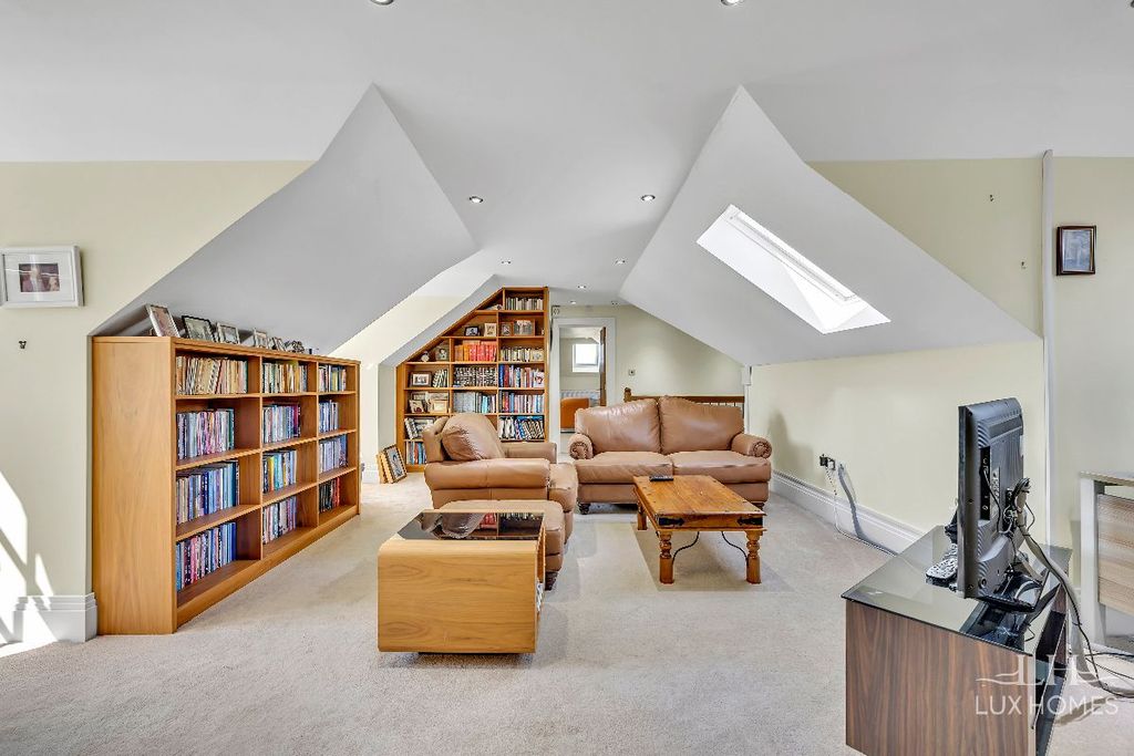 Additional image 30 of 7 bed detached house for saleParkstone Avenue, Emerson Park RM11