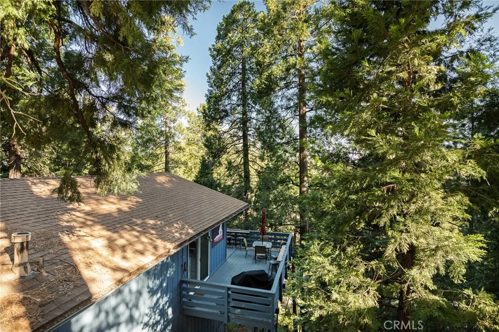 24096 Altdorf Dr, Crestline, CA 92325