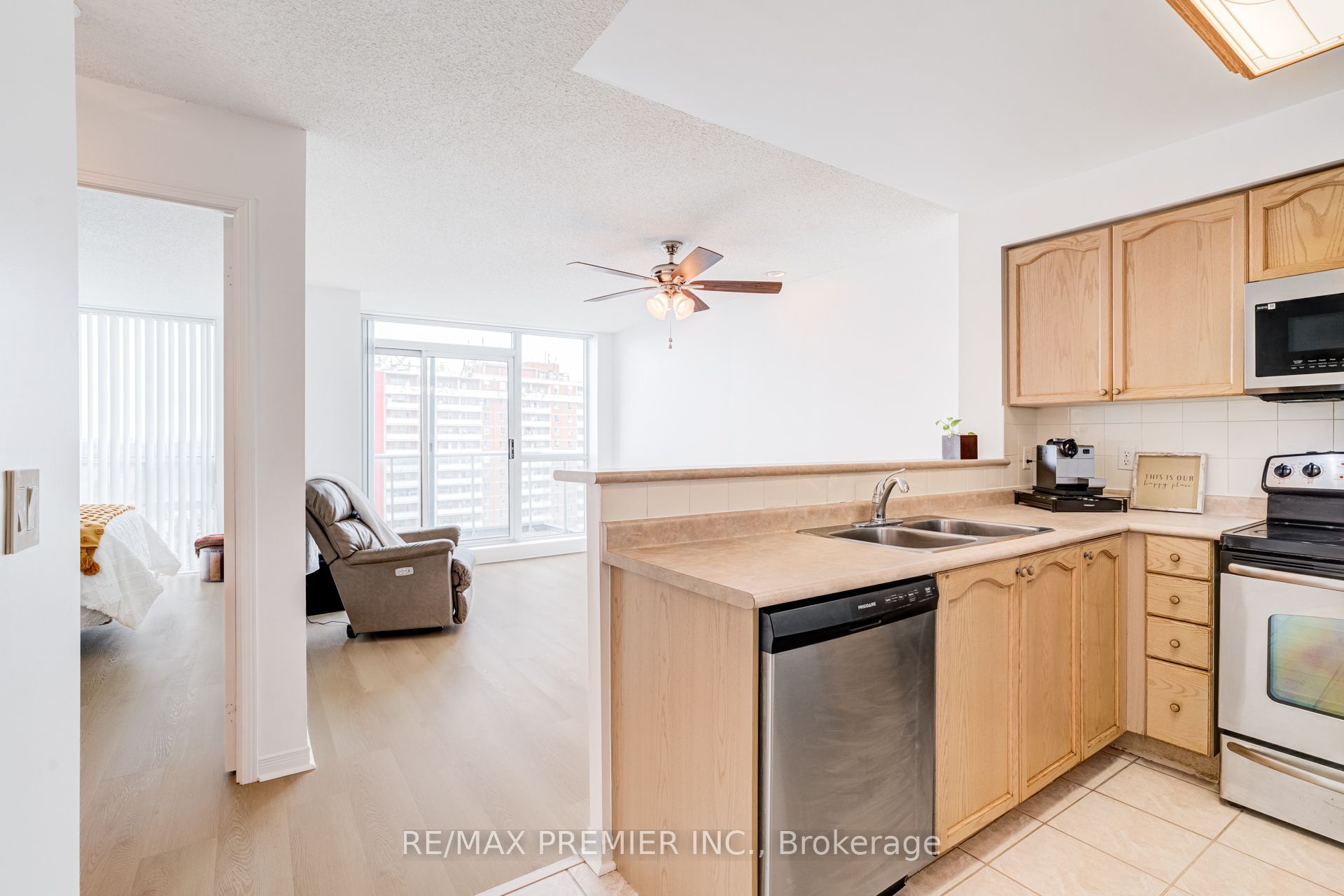 Additional image 6 of PH06-15 Michael Power Place, Toronto, ON, M9A 5G4