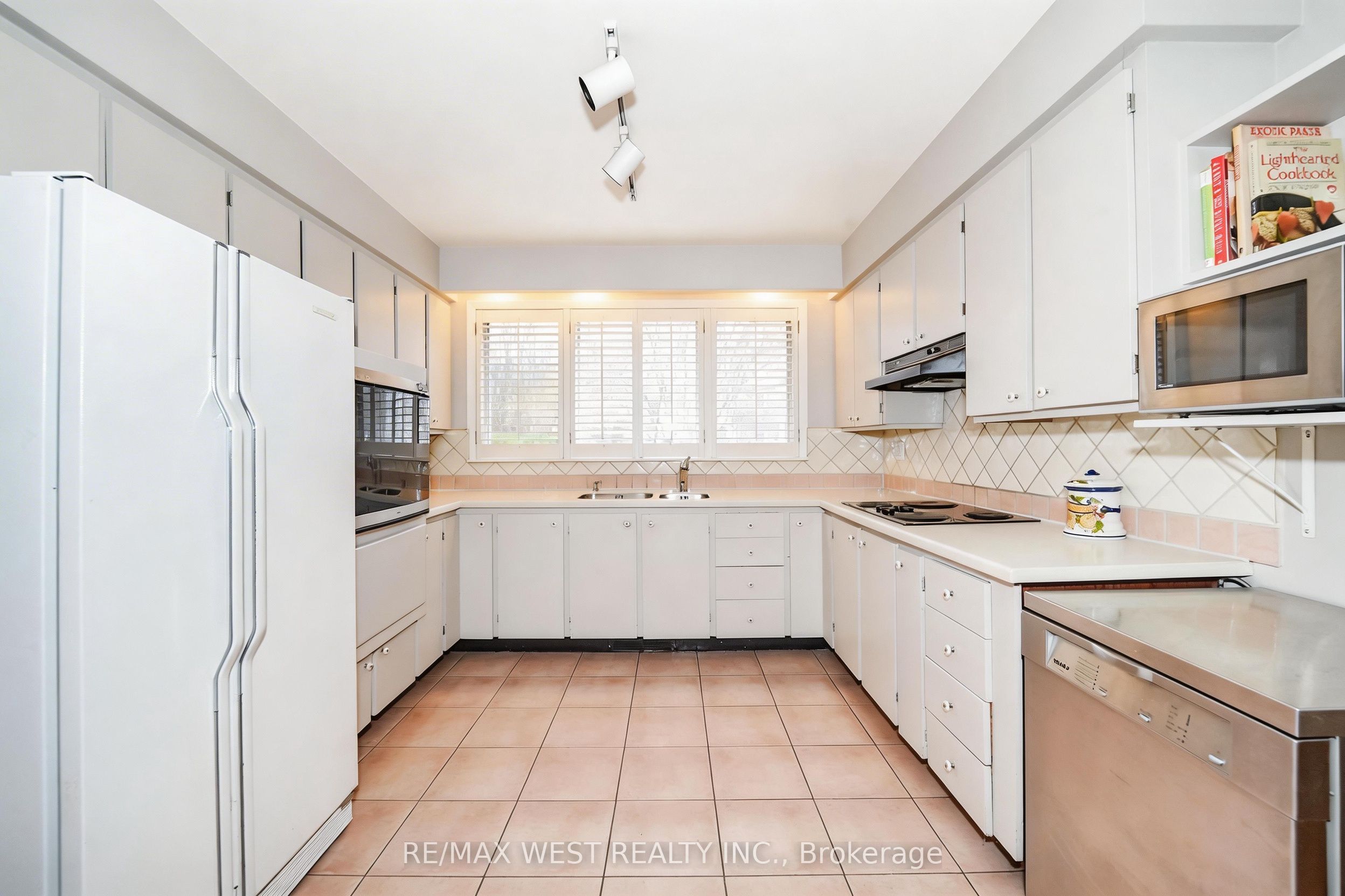 Additional image 3 of 47 Saint Georges Road, Toronto, ON, M9A 3T2