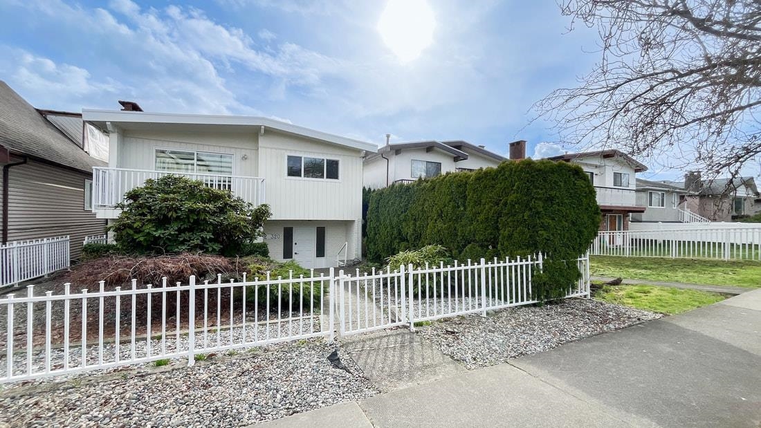 320 57th Avenue E, Vancouver, BC, V5X 1S7