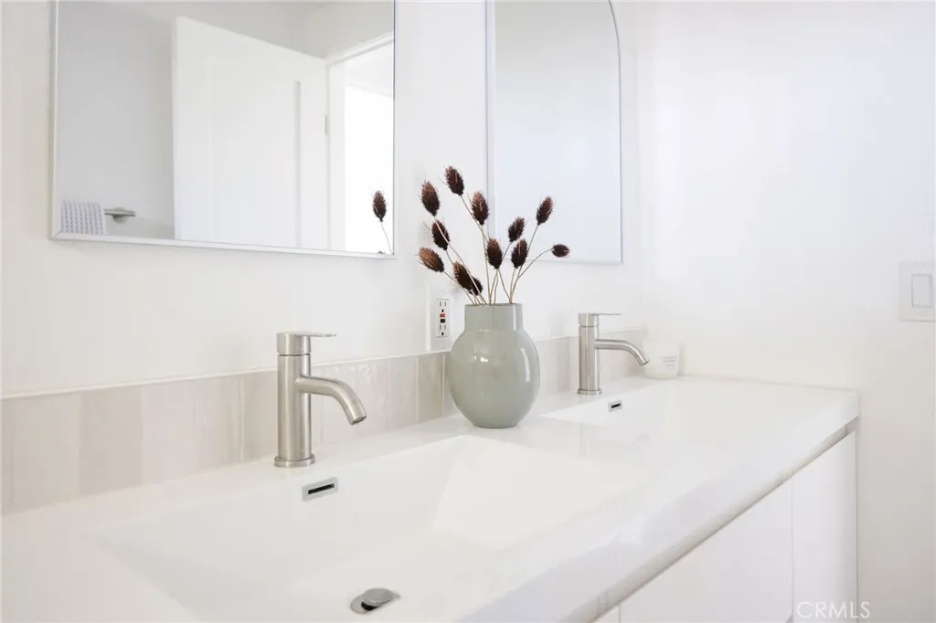 Additional image 32 of 2566 Oxford Ln, Costa Mesa, CA 92626