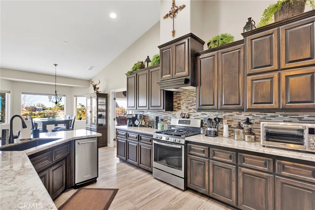 Additional image 12 of 8140 Heartland Cir, Oak Hills, CA 92344