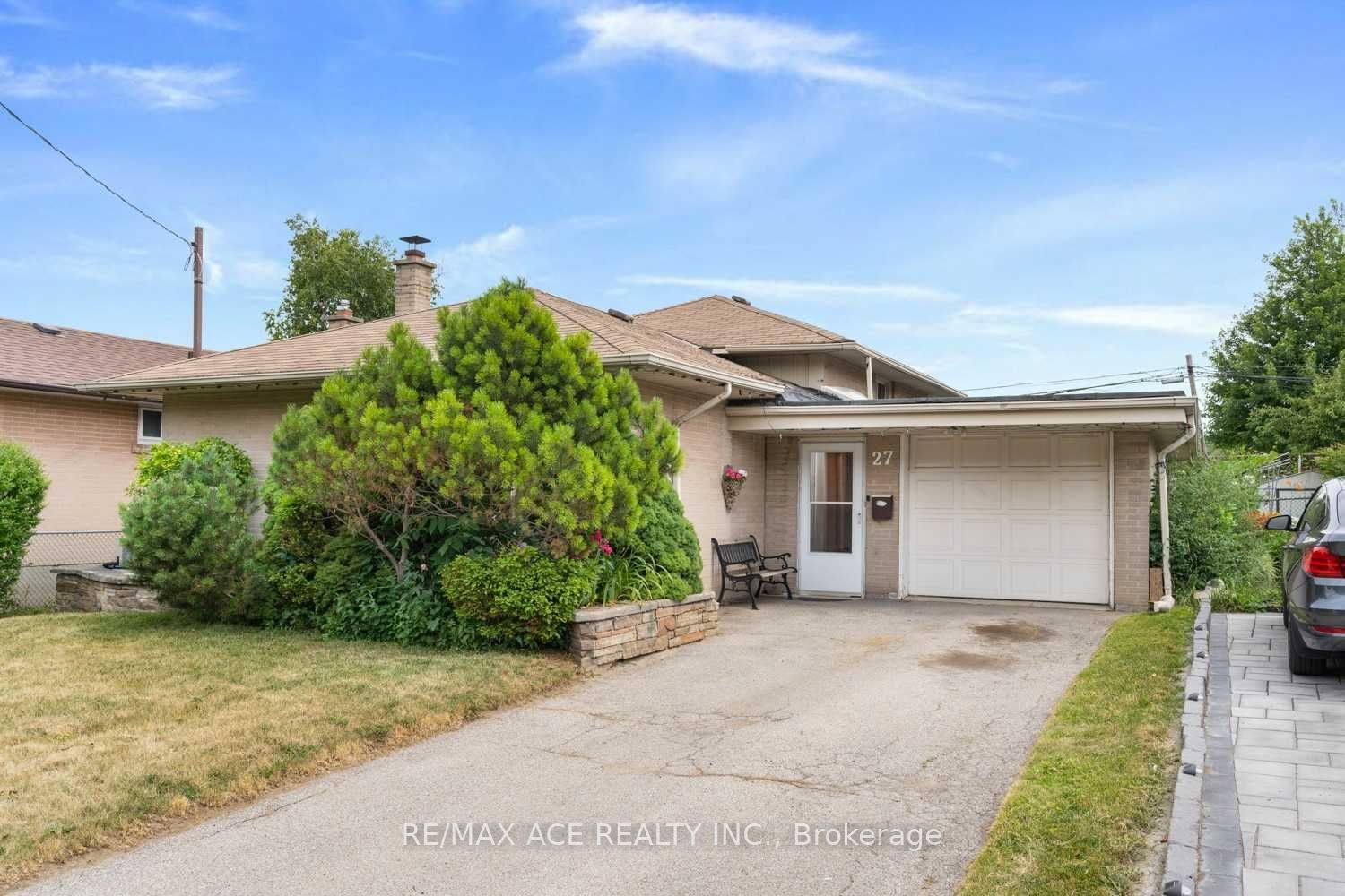 Main-27 Oakridge Drive, Toronto, ON, M1M 2A5