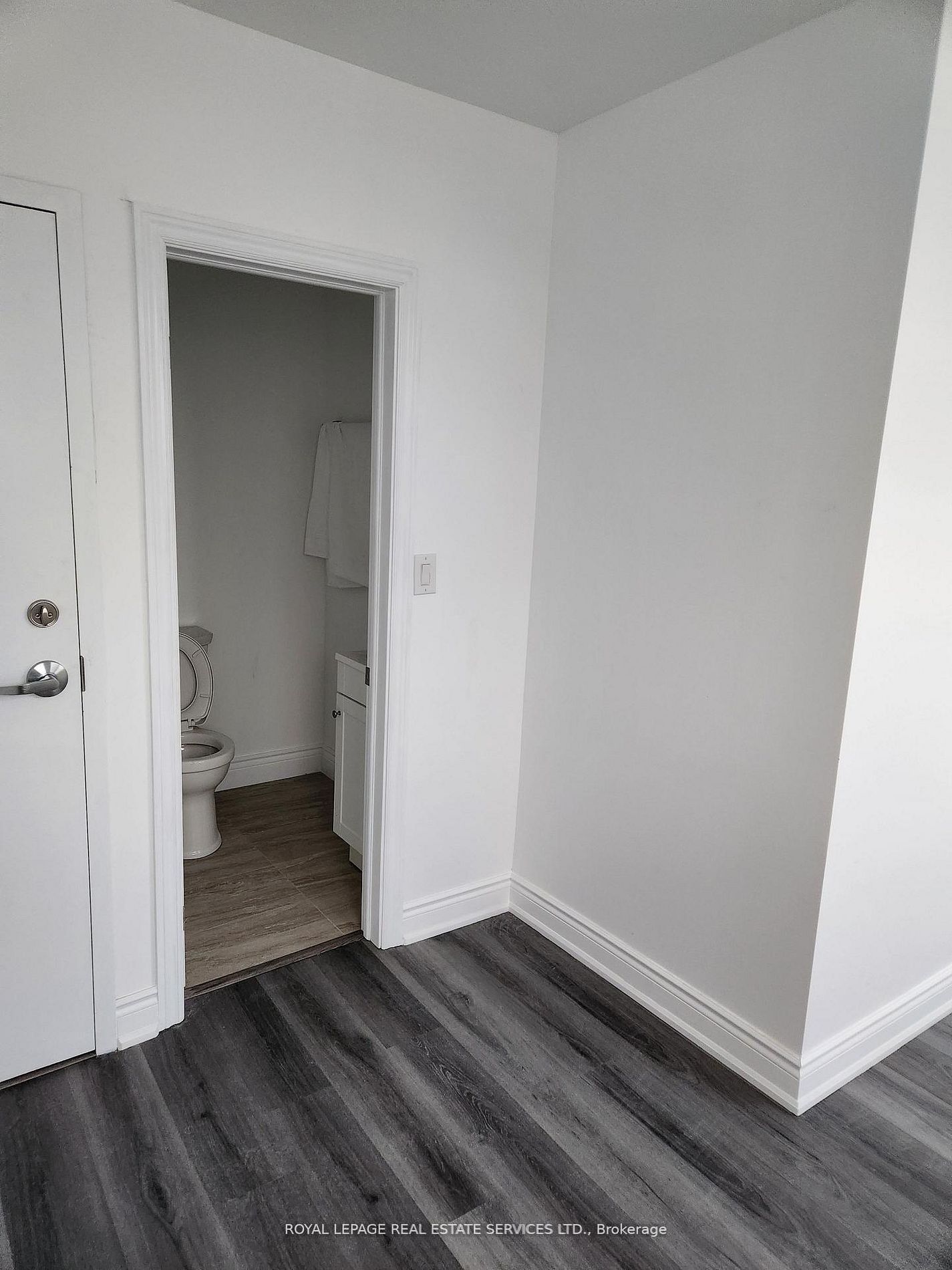 201-2820 Danforth Avenue, Toronto, ON, M4C 1M1 photo 4