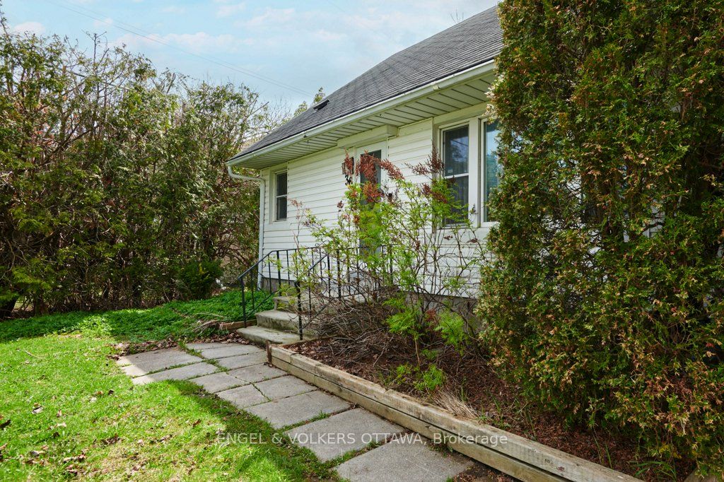 36 Argue Drive, Ottawa, ON, K2E 6S1 photo 3