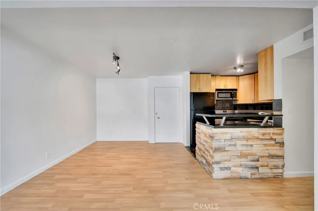 Additional image 5 of 18620 Hatteras Street Unit 247, Tarzana, CA 91356