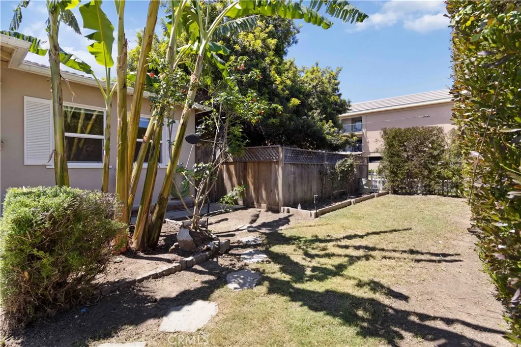 Additional image 4 of 18328 Gresham St, Northridge, CA 91325