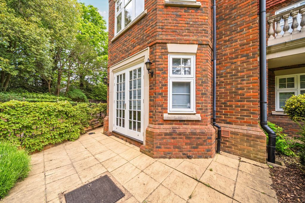 Additional image 2 of 2 bed flat for saleKemnal Road, Chislehurst BR7