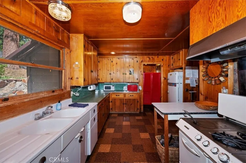 Additional image 16 of 4 Lakeview Track, Fawnskin, CA 92333