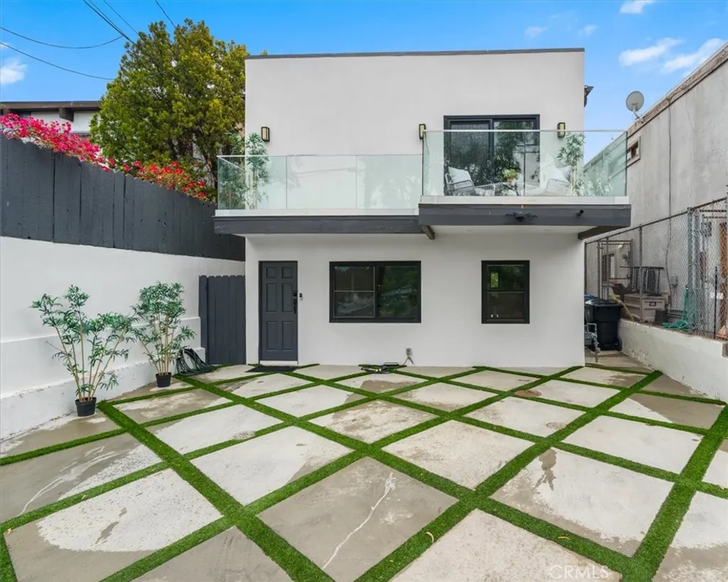 8960 Crescent, Los Angeles, CA 90046 photo 2