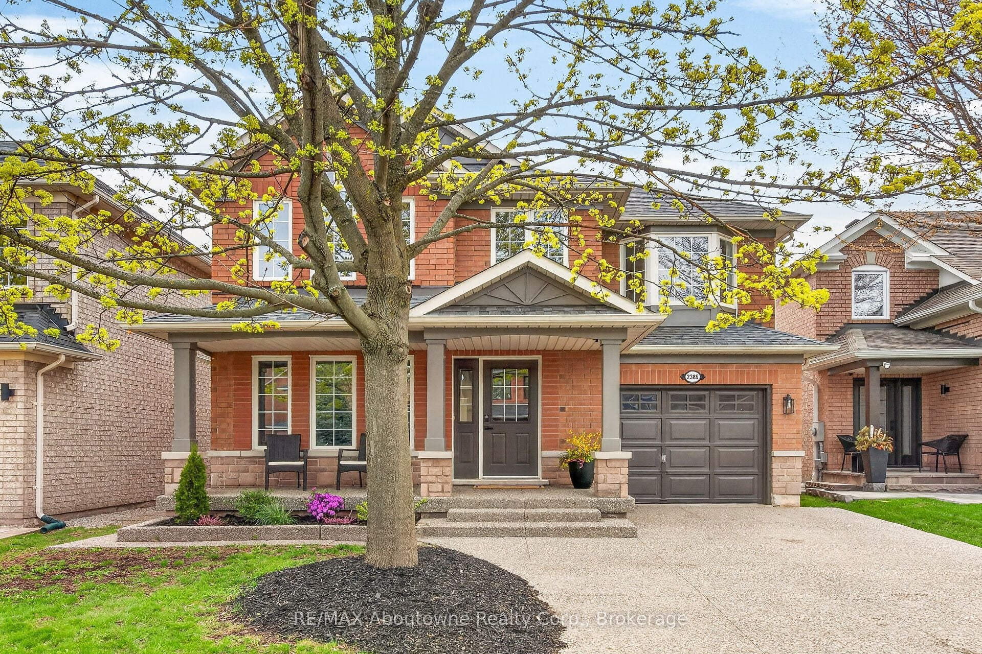 2385 Guildstone Crescent, Oakville, ON, L6M 3Y8
