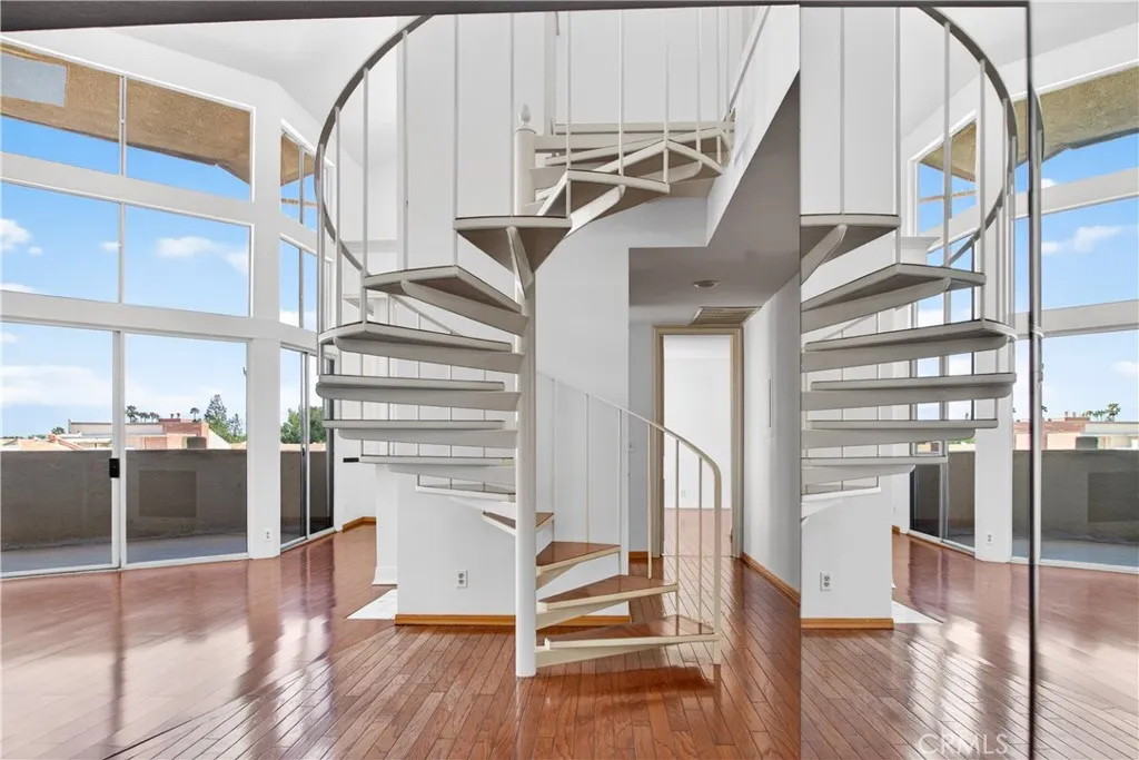 Additional image 3 of 5216 Yarmouth Avenue Unit 305, Encino, CA 91316