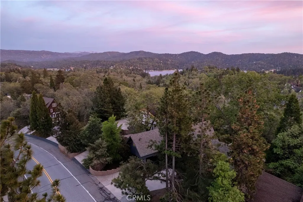 28001 North Bay Rd, Lake Arrowhead, CA 92352