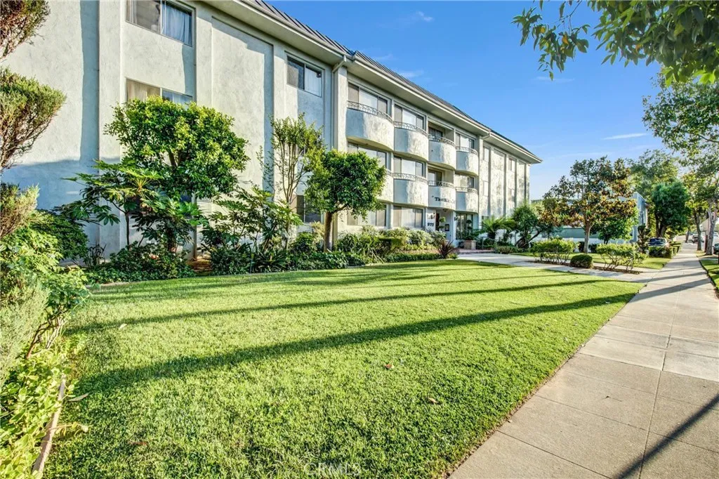 Additional image 3 of 972 E California Blvd Unit 304, Pasadena, CA 91106