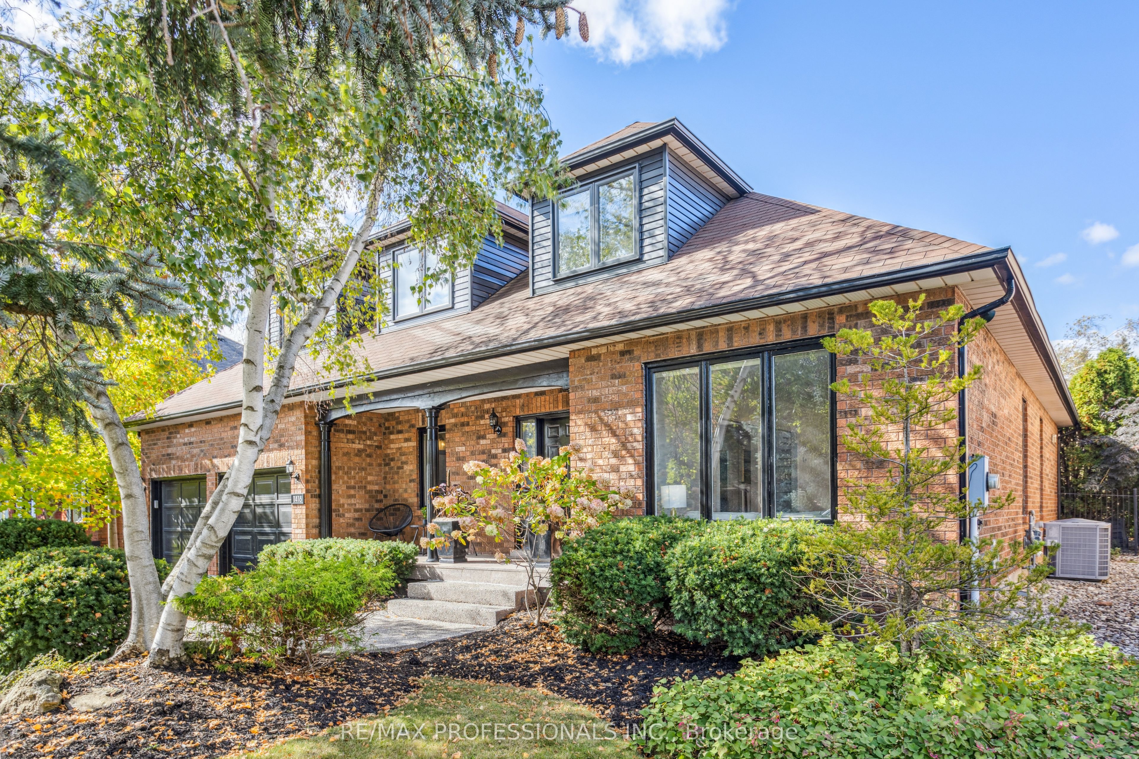 1416 The Links Drive, Oakville, ON, L6M 2N9