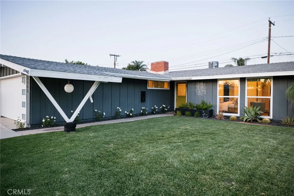 Additional image 4 of 2566 Oxford Ln, Costa Mesa, CA 92626