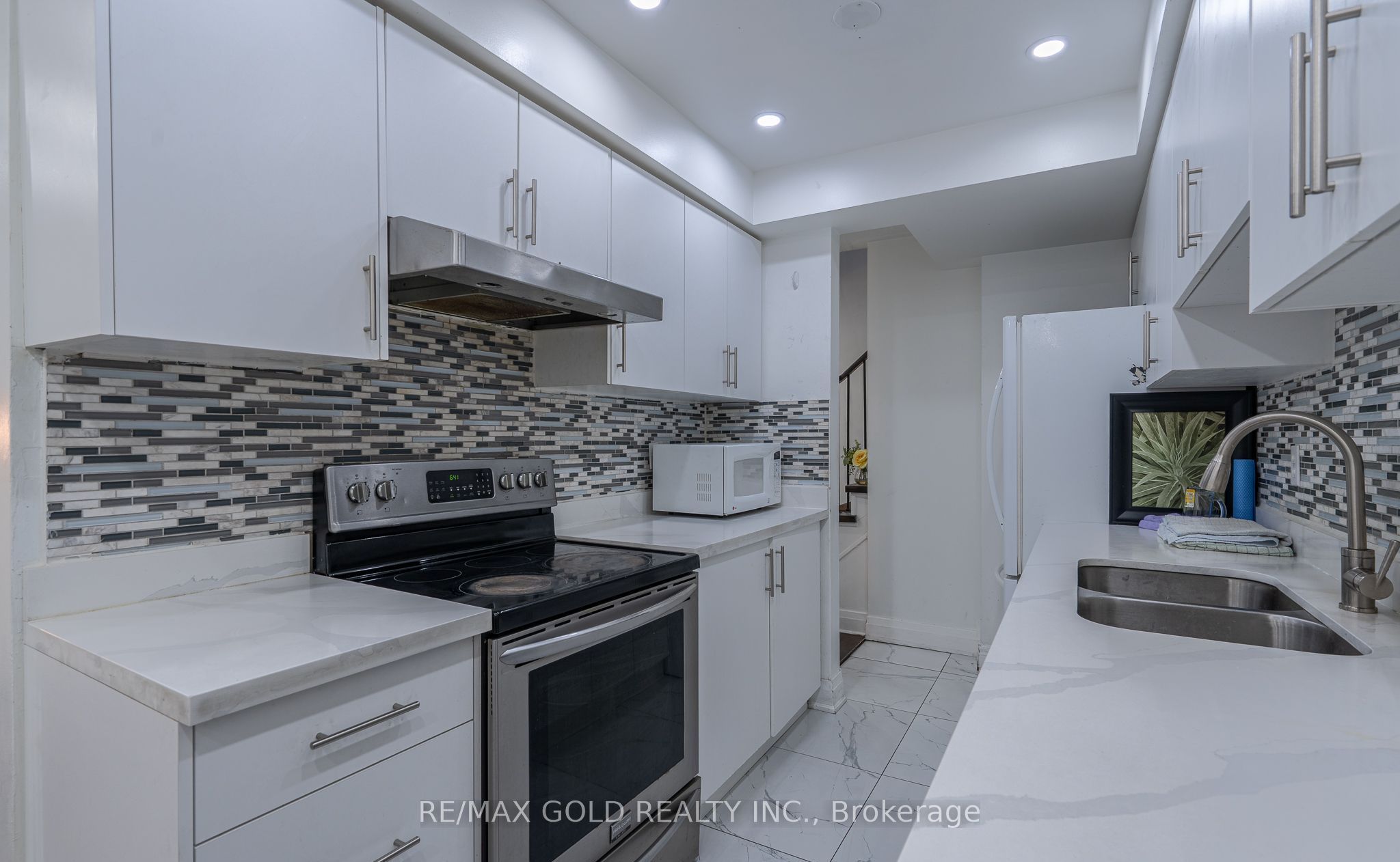 102 Bunchberry Way, Brampton, ON, L6R 2E8 photo 2