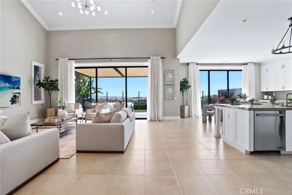 154 Roscomare, Irvine, CA 92602 photo 4